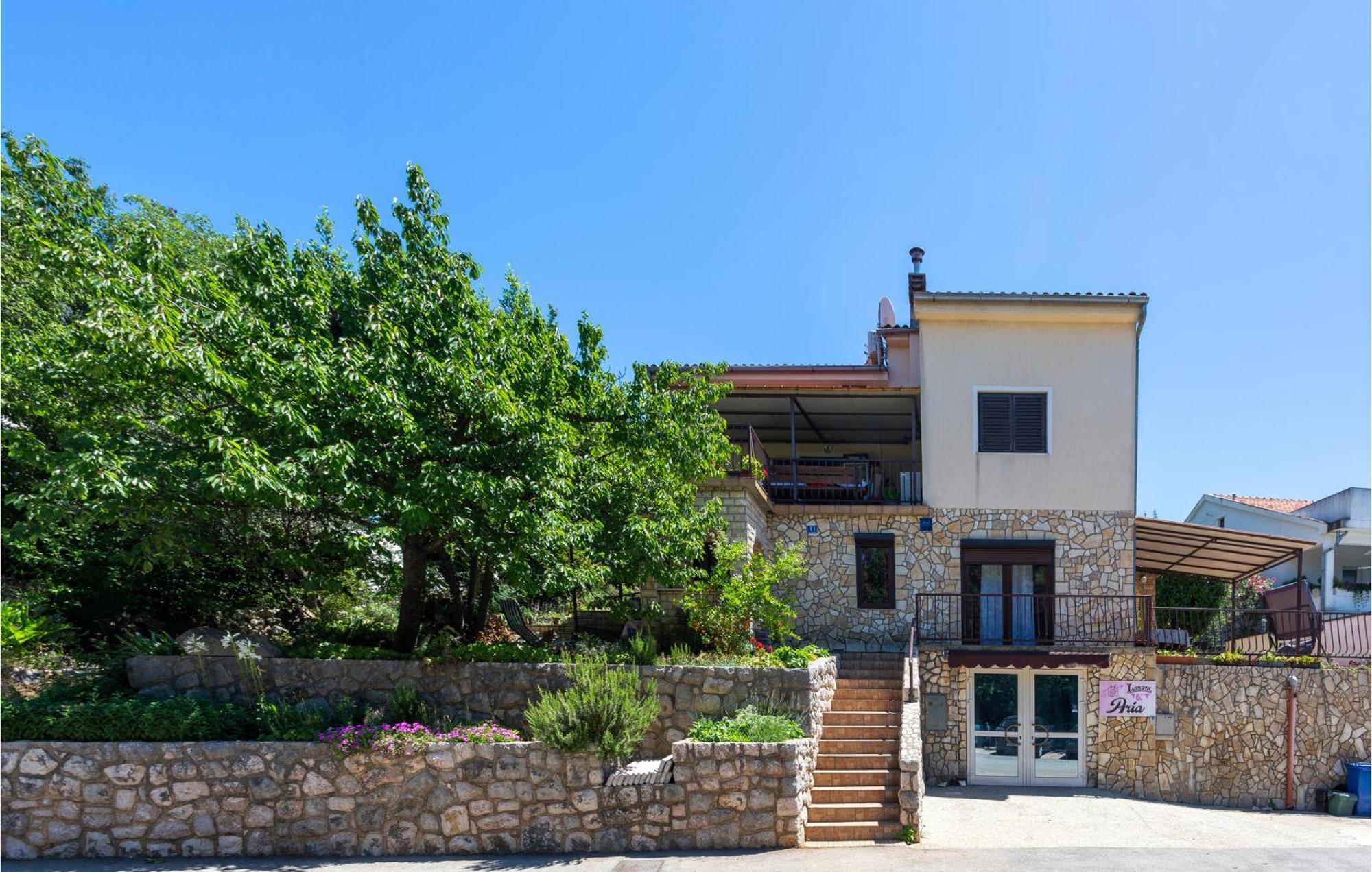2 Bedroom Amazing Apartment In Njivice Exterior foto